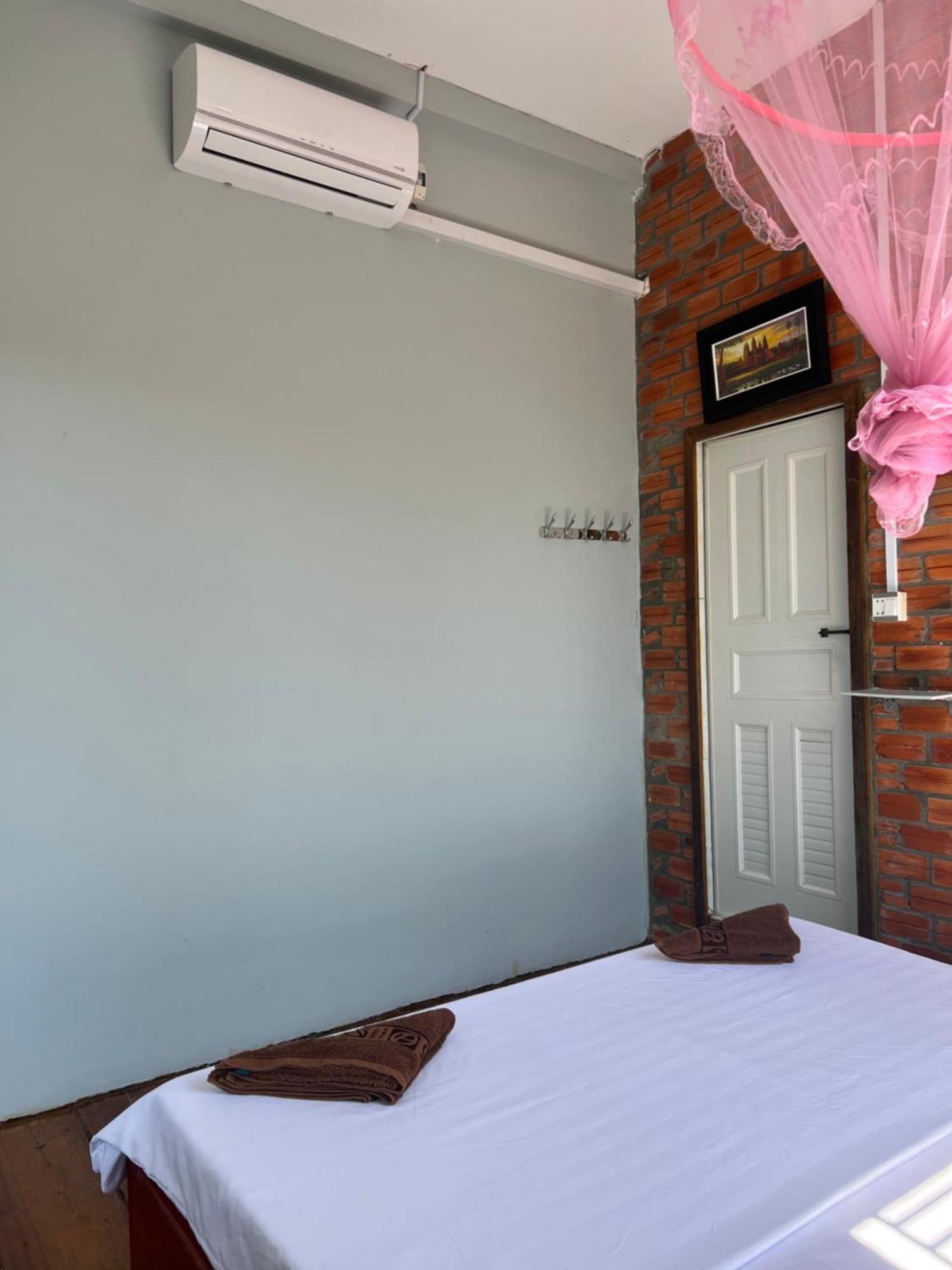 Ing Ing Guesthouse เกาะรงสำลน ภายนอก รูปภาพ