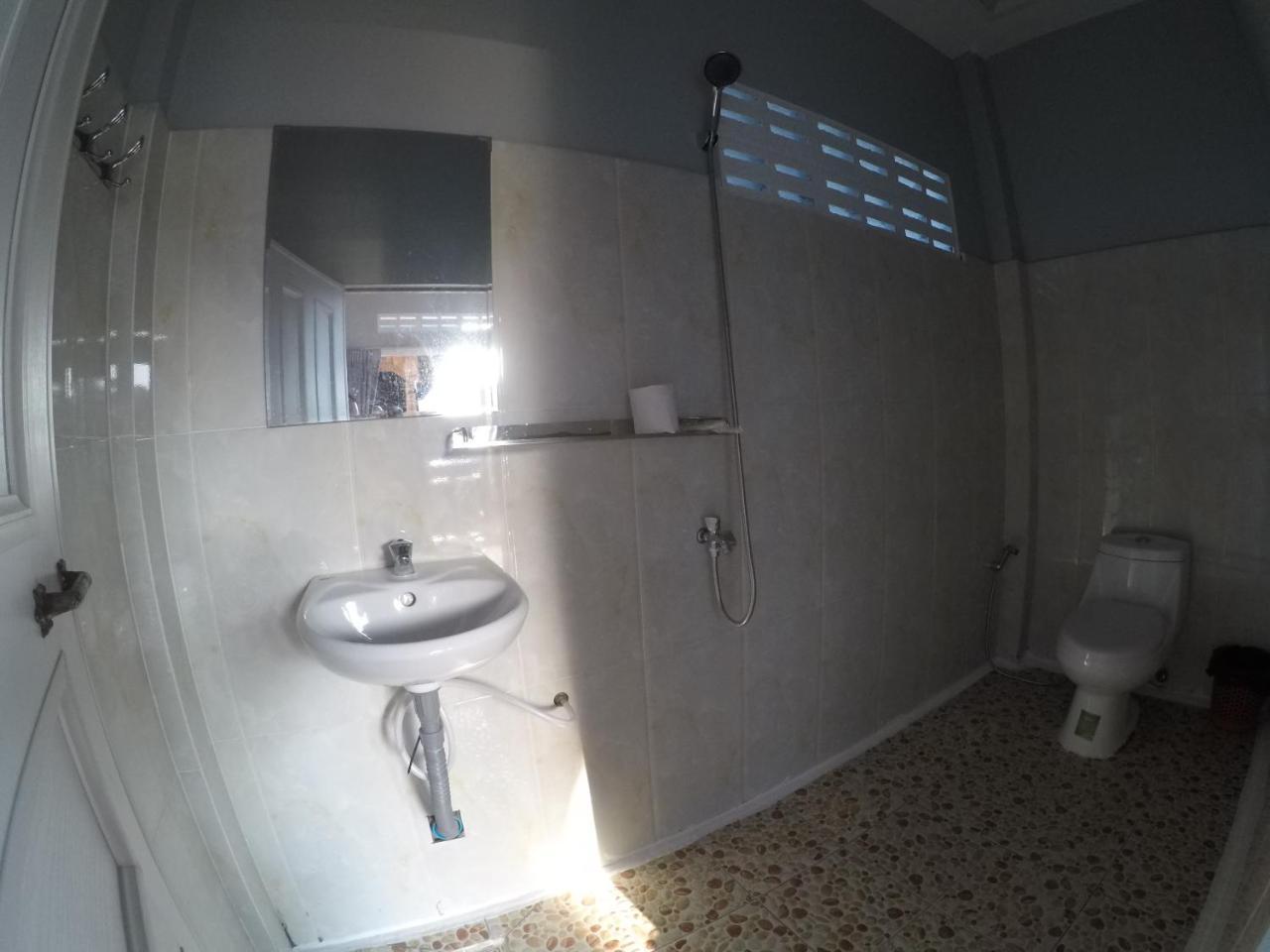 Ing Ing Guesthouse เกาะรงสำลน ภายนอก รูปภาพ