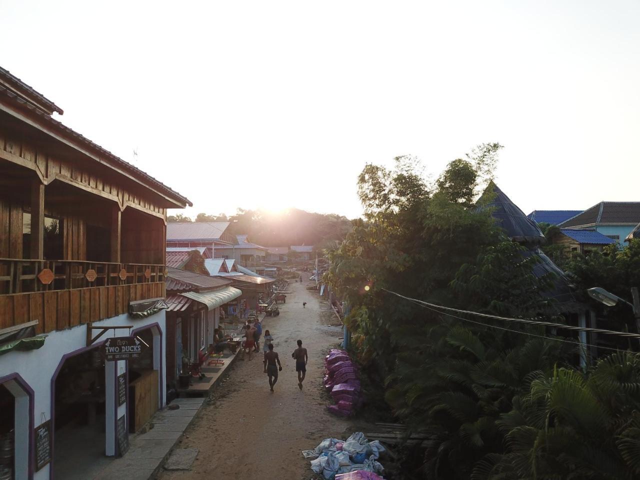 Ing Ing Guesthouse เกาะรงสำลน ภายนอก รูปภาพ
