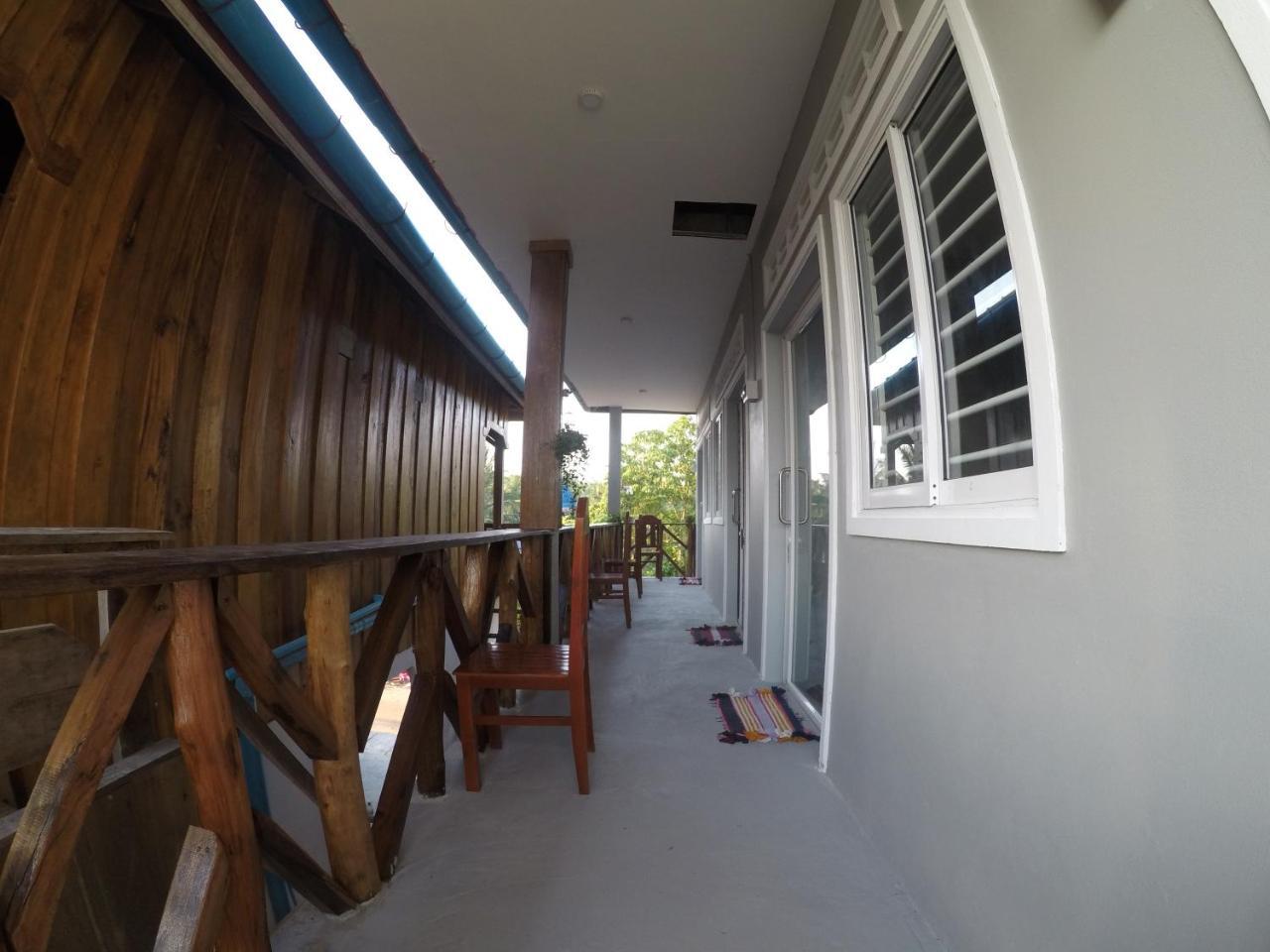 Ing Ing Guesthouse เกาะรงสำลน ภายนอก รูปภาพ